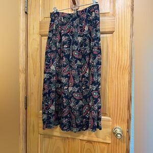 Beautiful Talbots size 8 printed and pleated skirt